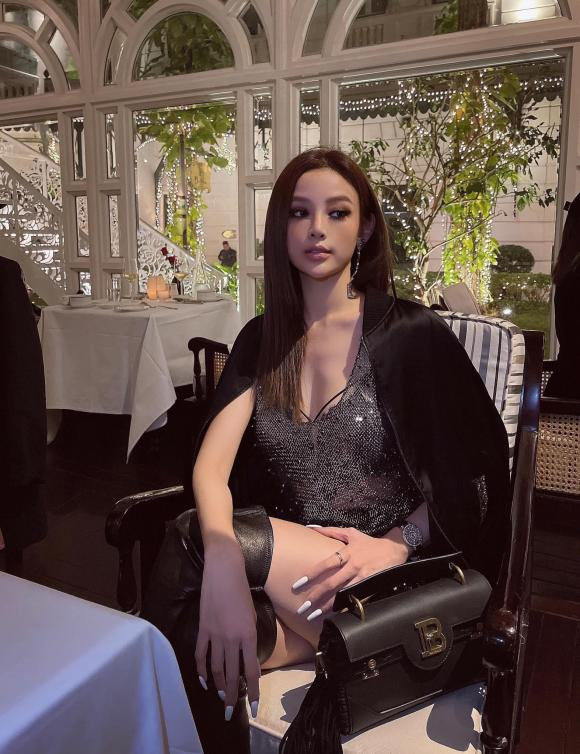 "Gái hai con" Huyền Baby được trai Tây khen gợi cảm và xin số ảnh 7