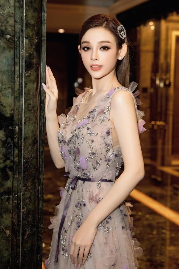 "Gái hai con" Huyền Baby được trai Tây khen gợi cảm và xin số ảnh 5