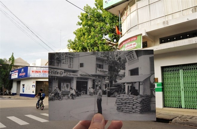 Bức ảnh chụp một con phố ở Nha Trang trong giai đoạn 1966 đến 1968 và khung cảnh thành phố ngày nay. Nha Trang là nơi tác giả bộ ảnh đang sống.