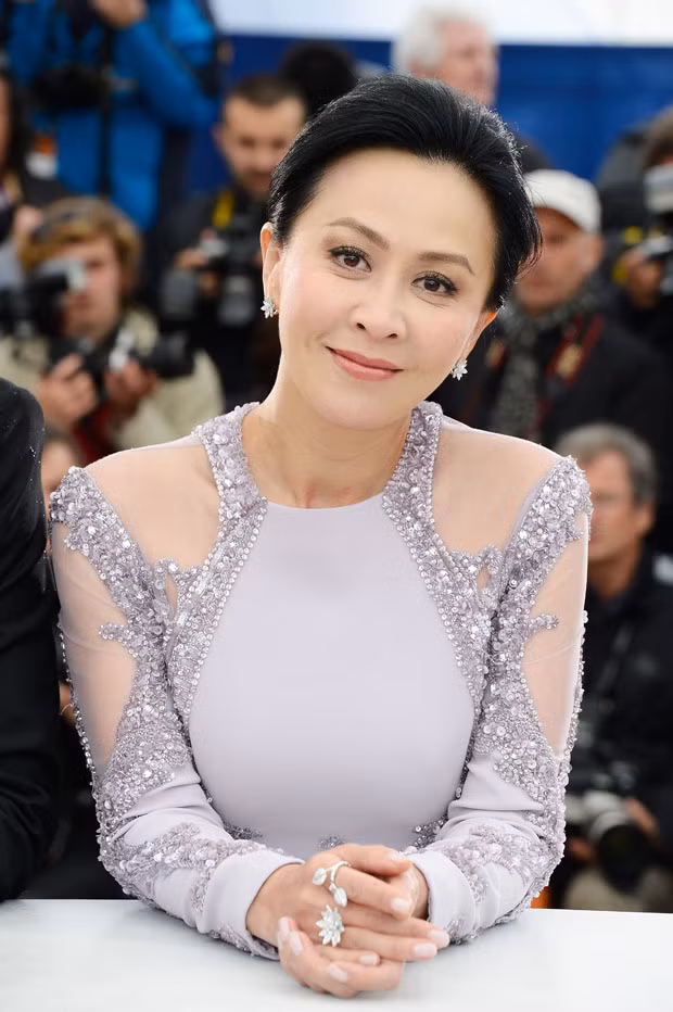 Cuoc song Luu Gia Linh: Mac ao 7 ty, mua binh hoa 18 ty-Hinh-6