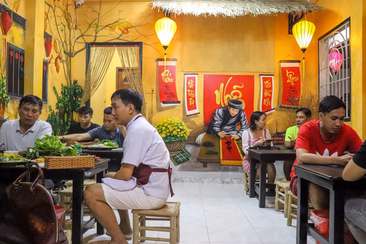 Quan banh xeo o quan 8 hut khach nho tranh tuong 3D-Hinh-7