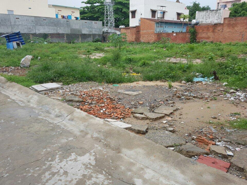 Lieu ban nha mua 2 manh dat: Vo chong tre dieu dung vi luot song ao