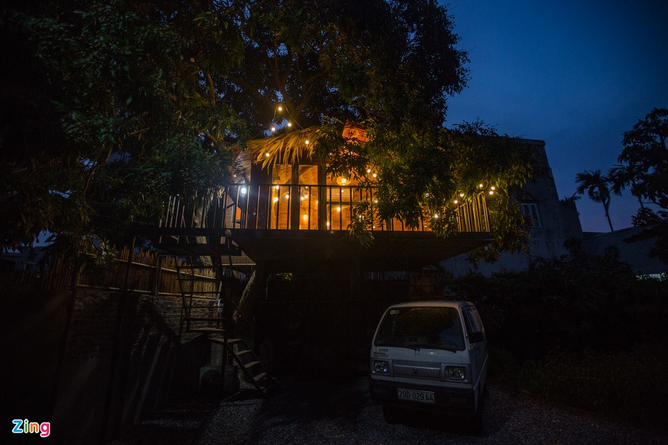 br/> Căn nhà lung linh hơn vào trời tối nhờ hệ thống đèn xung quanh.