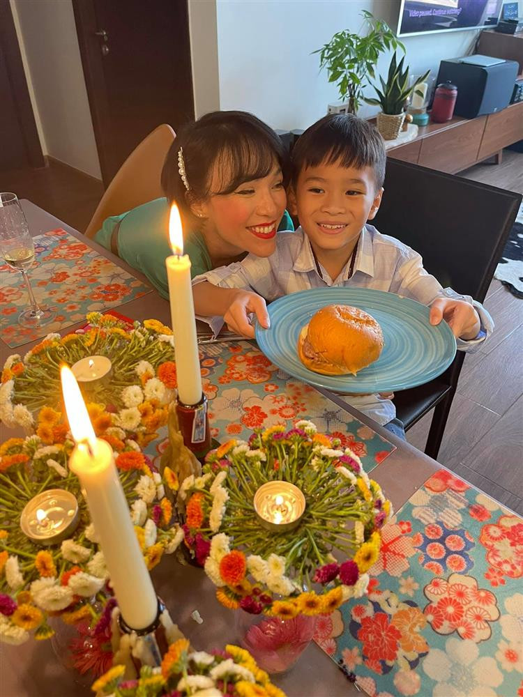 Ngay ve Viet Nam cua con trai Ngo Kien Huy-Hinh-12