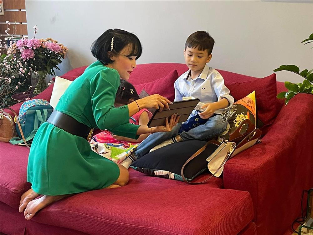 Ngay ve Viet Nam cua con trai Ngo Kien Huy-Hinh-13