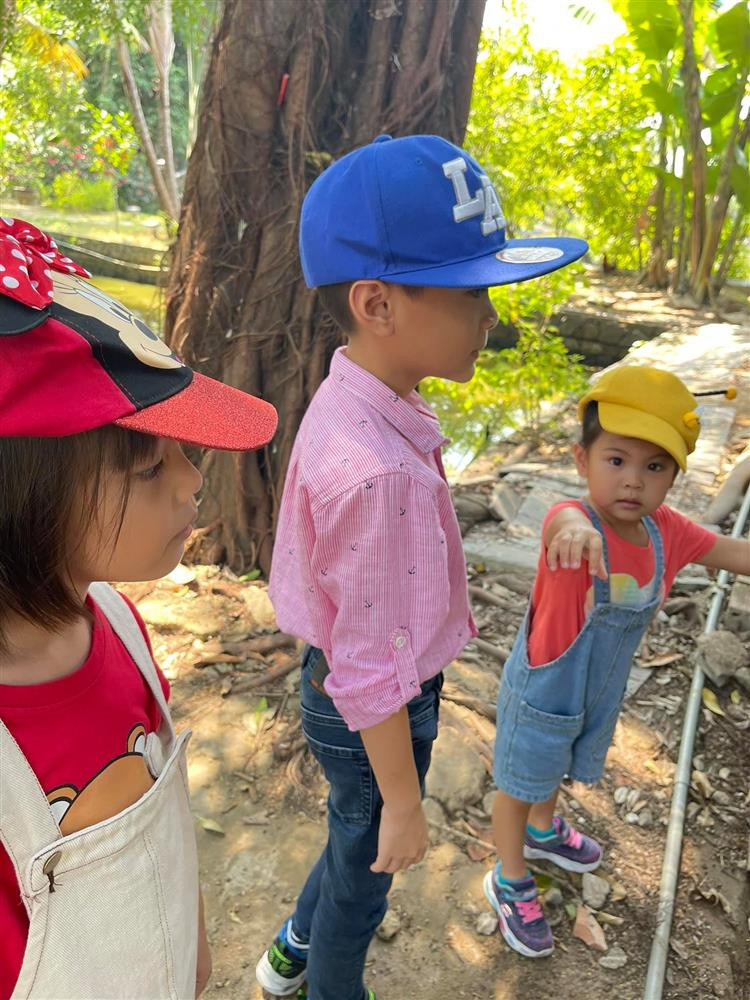 Ngay ve Viet Nam cua con trai Ngo Kien Huy-Hinh-16