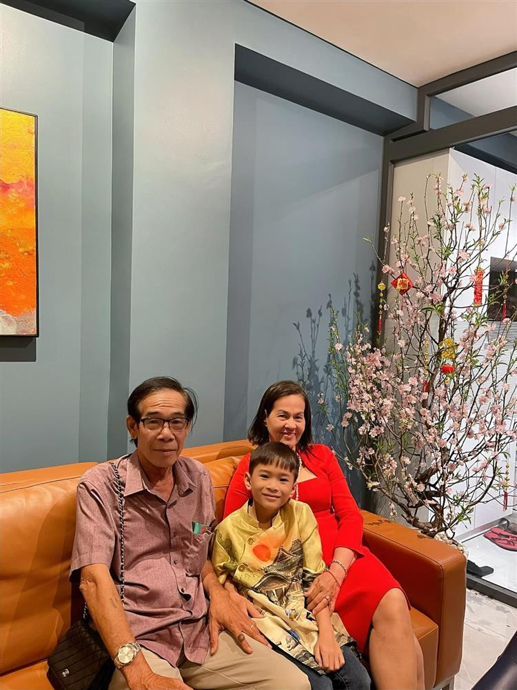 Ngay ve Viet Nam cua con trai Ngo Kien Huy-Hinh-10