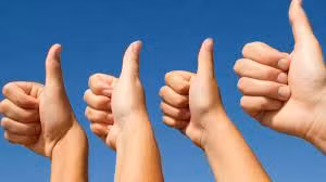 Ngược lại, người có ngón tay dài kiểm soát cảm xúc rất tốt. Họ luôn biết giữ một cái đầu lạnh để có thể lý trí trong mọi quyết định. Nhưng hạn chế của những người này là thường cô độc, sống đơn lẻ một mình bởi họ quá khép kín. 