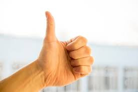 Hạn chế của bạn là trong tính cách thì bạn thuộc người khờ khạo dễ bị kẻ gian lợi dụng, vậy nên trước khi giúp đỡ ai bạn nên suy tính và cân nhắc một chút nhé.