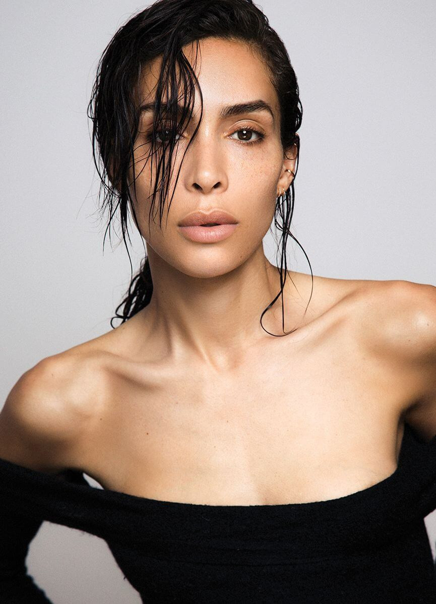 br/> Năm 2017, Ines Rau làm thay đổi lịch sử giới thời trang khi trở thành người mẫu chuyển giới đầu tiên xuất hiện trên tạp chí Playboy. Người mẫu Pháp gốc Algeria từng làm gương mặt đại diện cho Balmain, Hood by Air. Ngoài ra, cô thường xuyên xuất hiện trên hàng ghế đầu của Tuần lễ thời trang Paris. Hiện tại, Ines Rau ký hợp đồng với Next Paris và IMG Model, Modelwerk.