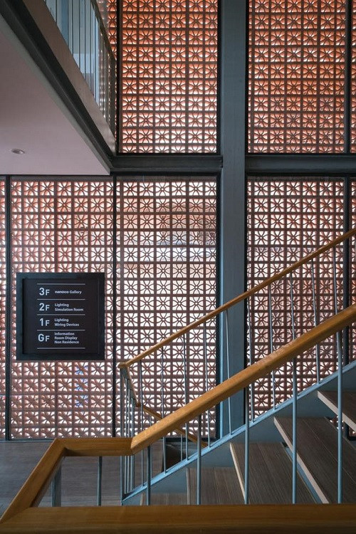 Công trình sử dụng hơn 5.600 viên với tổng chi phí khoảng 40 triệu đồng. (Ảnh: Hiroyuki Oki)