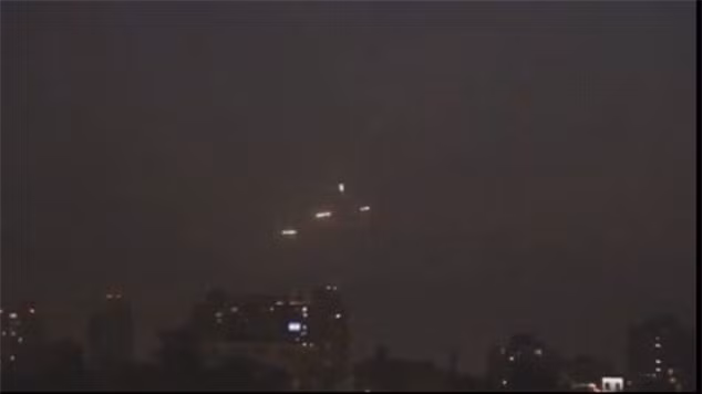 Hạm đội UFO bí ẩn "đổ bộ" xuống thăm Chile ảnh 1