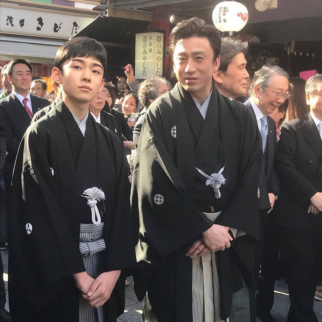 Năm 2018, những hình ảnh của Fujima khi tham dự một sự kiện cùng gia đình được lan truyền trên mạng xã hội Nhật Bản và một số nước châu Á. Vẻ ngoài điển trai, điềm tĩnh của thiếu niên 13 tuổi nhận được nhiều lời khen ngợi trên các diễn đàn. Nhiều người cũng gọi Fujima là "hoàng tử bé" trong giới kabuki.