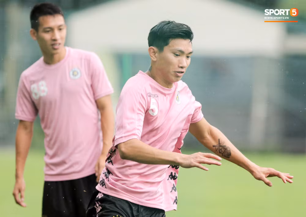 Doan Van Hau lo loat hinh xam kin o 2 canh tay-Hinh-4