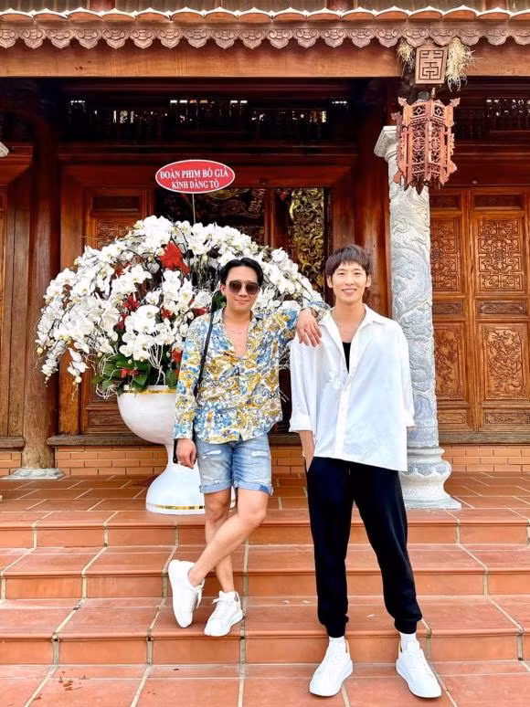 Den nha tho to cua Hoai Linh, Tran Thanh khien cu dan mang cuoi bo-Hinh-2