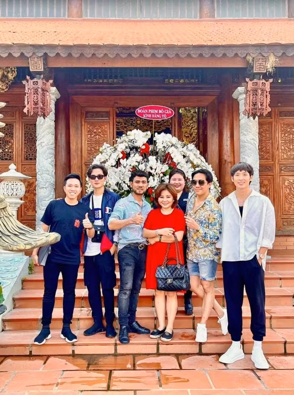 Den nha tho to cua Hoai Linh, Tran Thanh khien cu dan mang cuoi bo