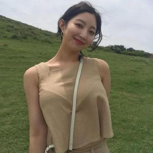 Không nhất thiết phải sở hữu vòng eo thon gọn, hay một cặp đùi nhỏ mới được xem là đẹp. Miễn là 3 vòng trên cơ thể cân đối với nhau là được, dù có trông đồ sộ thì vẫn phải toát lên nét quyến rũ mà chỉ có đùi to, mông to mới có thể thực hiện được. Bắp tay hay vai của Bo Ram cũng chẳng hề nhỏ nhắn mà vẫn rất đẹp.