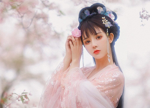 Chuyen ve 2 my nhan truyen ky cung ten Chieu Quan-Hinh-2