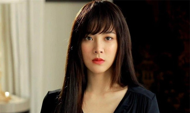 Dam cuoi me chong trao vang, nhin chu khac tren do toi lap tuc huy hon