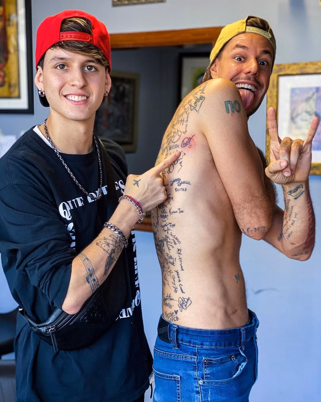 Nguoi dan ong My xam hon 200 chu ky len lung-Hinh-2