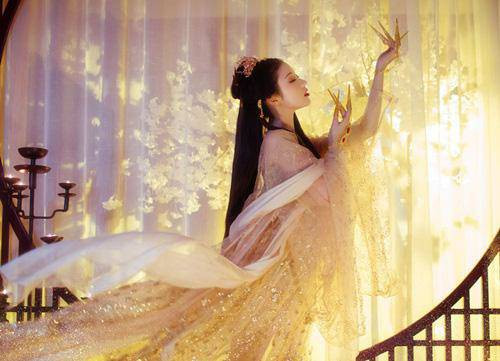 Nu nhan sinh 3 ngay nay mang menh Phuong Hoang phuc loc day nha-Hinh-2