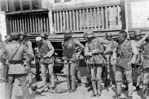 Bi an 4.000 binh linh bien mat khong dau vet trong dem