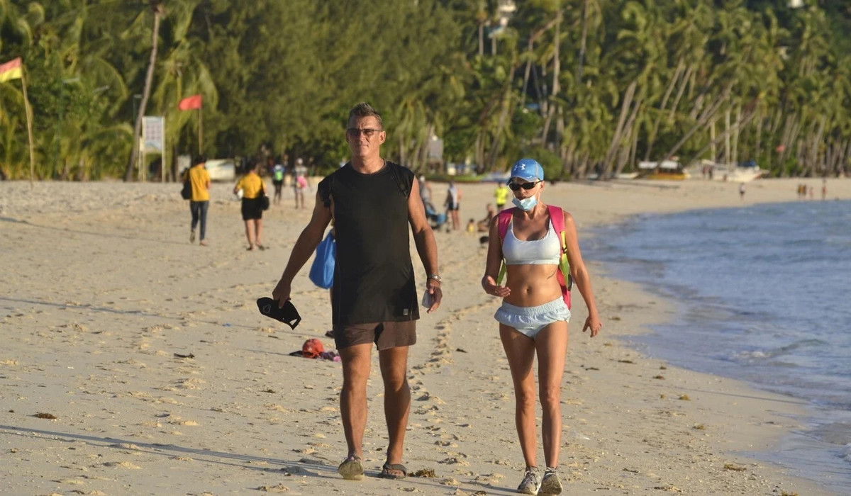 Dich vu lam viec tu bai bien nham toi nguoi tre Philippines