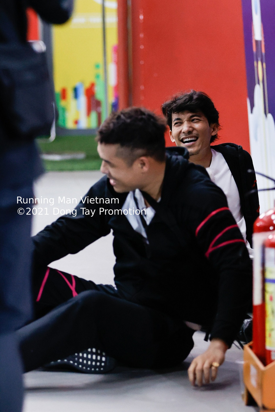 br/> Mùa 2 cũng đánh dấu sự thay đổi trong cách chơi của Liên Bỉnh Phát và Trương Thế Vinh. Liên Bỉnh Phát tuyên bố bản thân đã trưởng thành, không còn là "mầm non" và cũng không nhường nhịn phái nữ như mùa đầu tiên. Nam diễn viên Song Lang còn áp dụng chiến thuật phản bội để loại Trương Thế Vinh nhanh chóng.