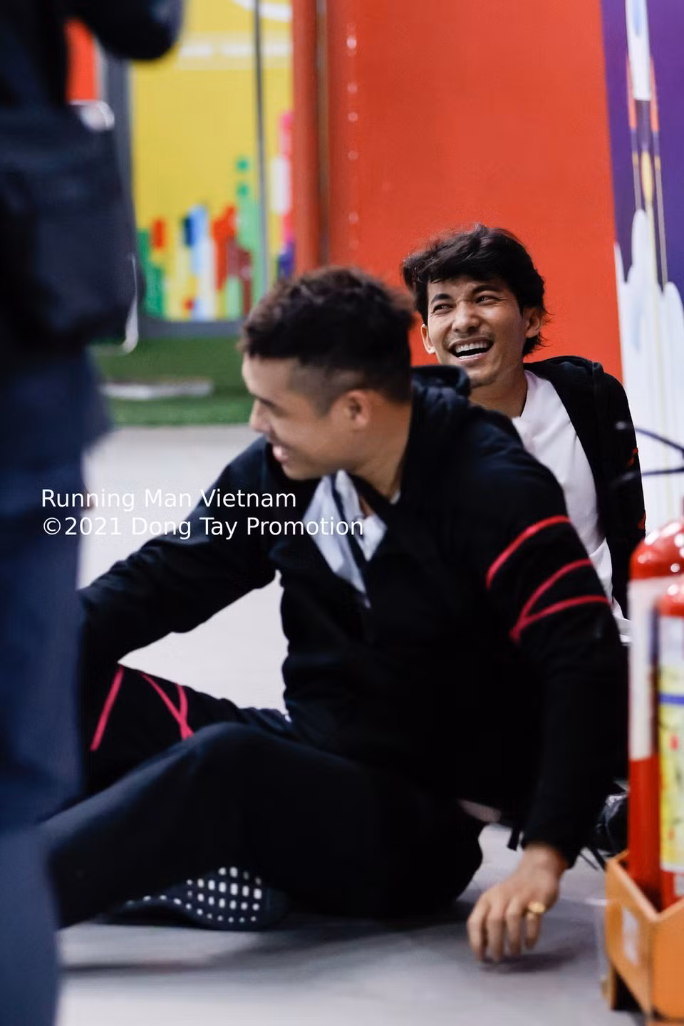 br/> Mùa 2 cũng đánh dấu sự thay đổi trong cách chơi của Liên Bỉnh Phát và Trương Thế Vinh. Liên Bỉnh Phát tuyên bố bản thân đã trưởng thành, không còn là "mầm non" và cũng không nhường nhịn phái nữ như mùa đầu tiên. Nam diễn viên Song Lang còn áp dụng chiến thuật phản bội để loại Trương Thế Vinh nhanh chóng.