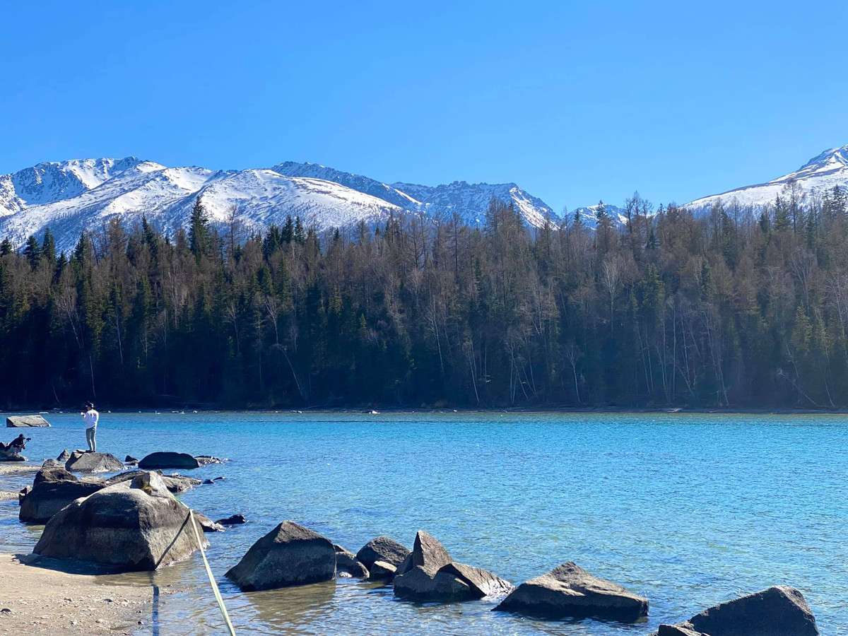 Co gai Viet lai xe kham pha Tan Cuong giua dich-Hinh-4