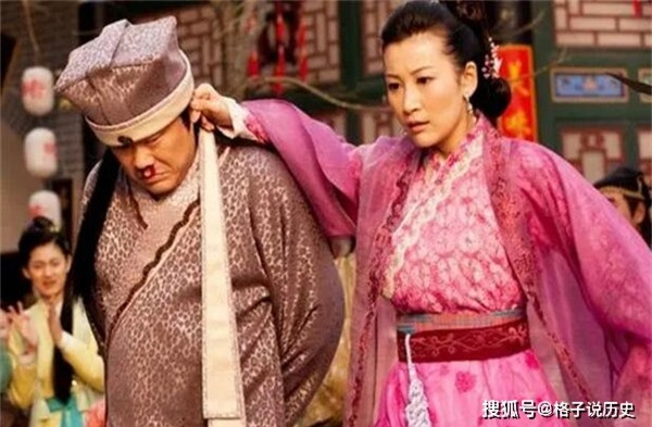 Lau chùi bức tượng La hán, nhà sưu tập phát hiện bí mật giấu bên trong - Hình 3 Lau chui buc tuong La han, nha suu tap phat hien bi mat giau ben trong-Hinh-3