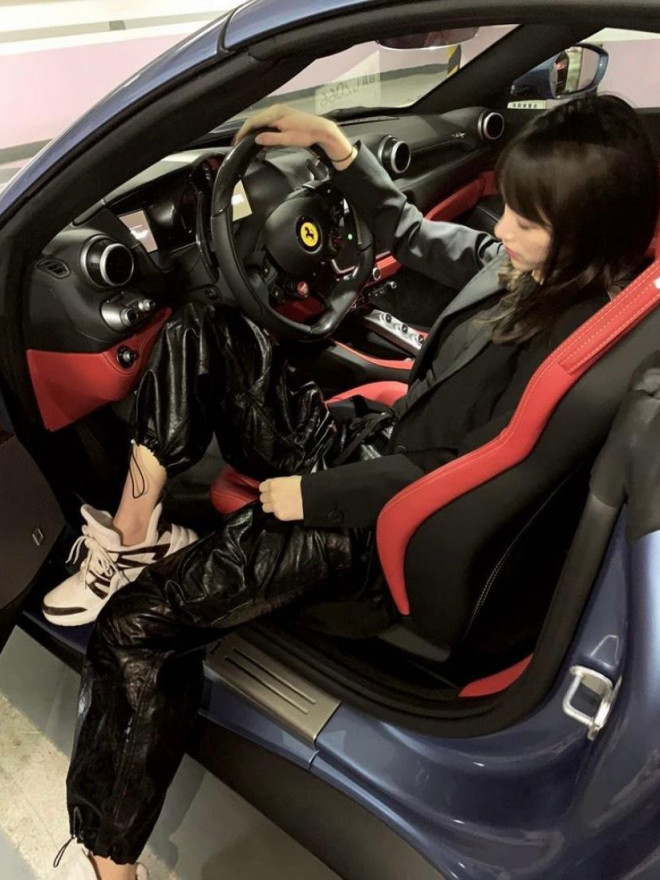 Nhan sắc của cô gái toàn đi xe siêu sang nổi tiếng trên mạng xã hội - Hình 9 Nhan sac cua co gai toan di xe sieu sang noi tieng tren mang xa hoi-Hinh-9