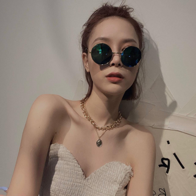 Nhan sắc của cô gái toàn đi xe siêu sang nổi tiếng trên mạng xã hội - Hình 12 Nhan sac cua co gai toan di xe sieu sang noi tieng tren mang xa hoi-Hinh-12