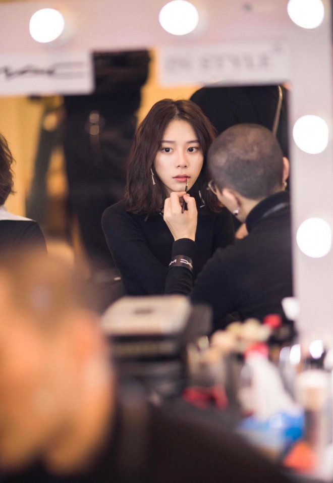 Nhan sắc của cô gái toàn đi xe siêu sang nổi tiếng trên mạng xã hội - Hình 10 Nhan sac cua co gai toan di xe sieu sang noi tieng tren mang xa hoi-Hinh-10