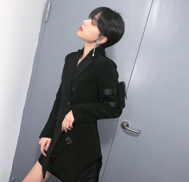 Nhan sắc của cô gái toàn đi xe siêu sang nổi tiếng trên mạng xã hội - Hình 15 Nhan sac cua co gai toan di xe sieu sang noi tieng tren mang xa hoi-Hinh-15