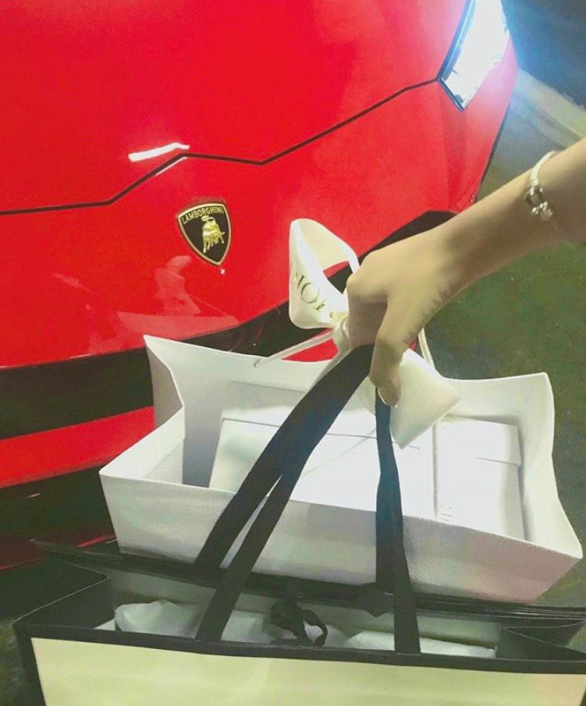 Nhan sắc của cô gái toàn đi xe siêu sang nổi tiếng trên mạng xã hội - Hình 7 Nhan sac cua co gai toan di xe sieu sang noi tieng tren mang xa hoi-Hinh-7