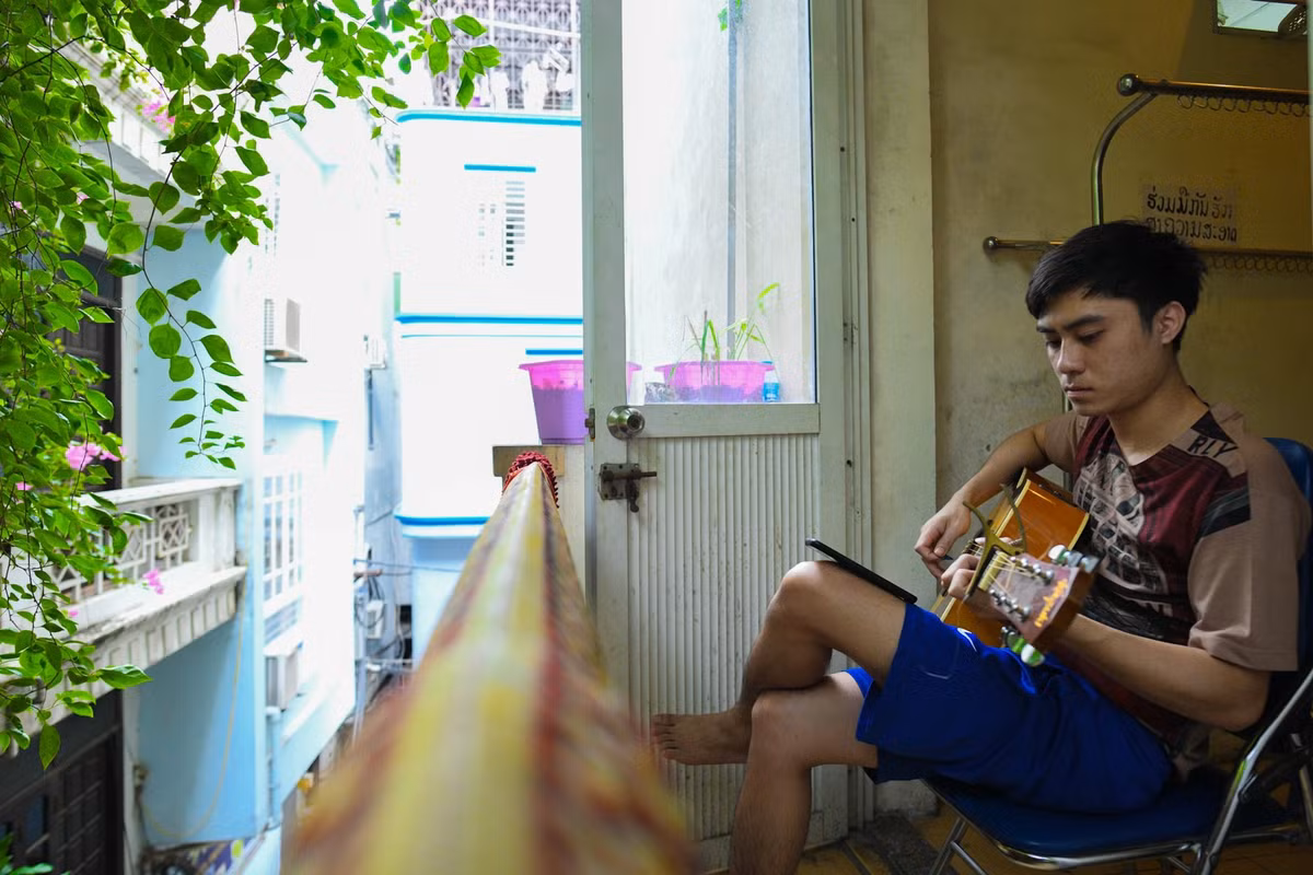 Nhung nguoi tre lo au sau dai dich-Hinh-2