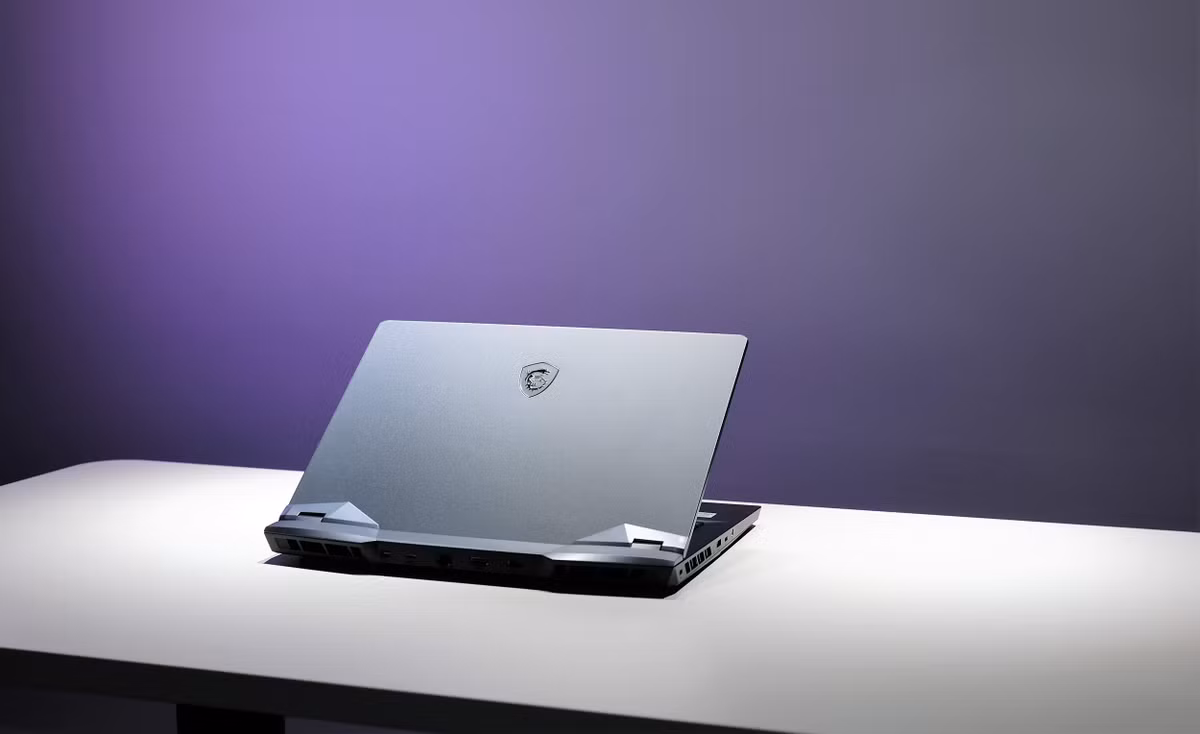 Co gi trong mau laptop gaming cao cap GE66 Raider 10UG