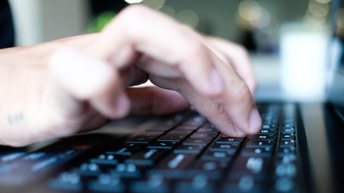 Co gi trong mau laptop gaming cao cap GE66 Raider 10UG-Hinh-5