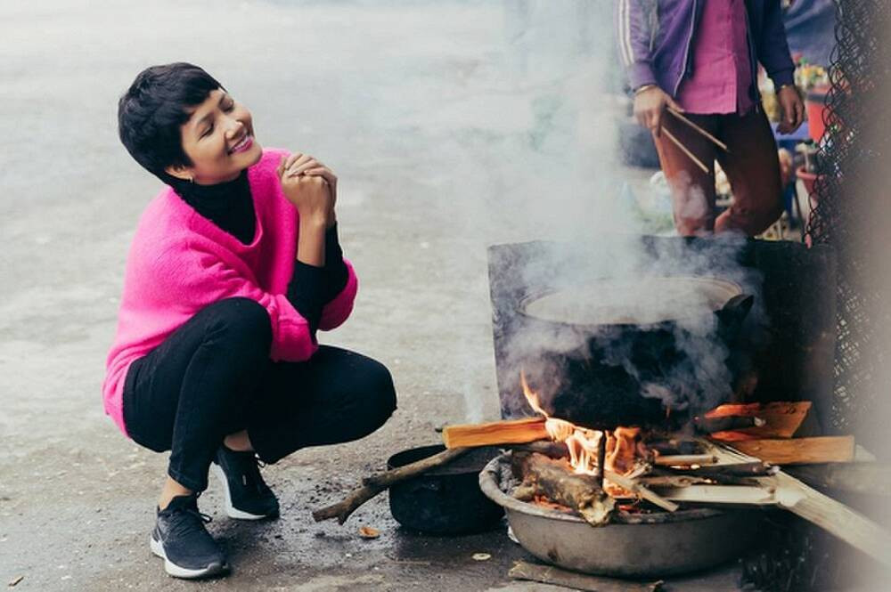 Đi từ thiện, có nàng hậu mặc giản dị vẫn đẹp - Hình 19 Di tu thien, co nang hau mac gian di van dep-Hinh-19