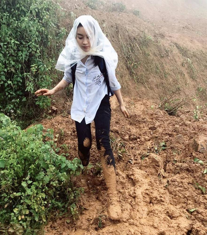 Đi từ thiện, có nàng hậu mặc giản dị vẫn đẹp - Hình 2 Di tu thien, co nang hau mac gian di van dep-Hinh-2