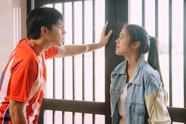 Đêm khuya nghe bố thủ thỉ hỏi mẹ 1 câu mà tôi lặng người Dem khuya nghe bo thu thi hoi me 1 cau ma toi lang nguoi