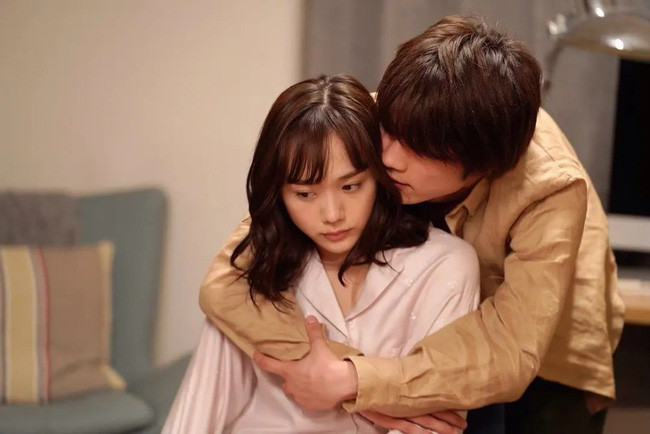 Đêm khuya nghe bố thủ thỉ hỏi mẹ 1 câu mà tôi lặng người - Hình 2 Dem khuya nghe bo thu thi hoi me 1 cau ma toi lang nguoi-Hinh-2