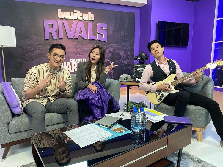 Norman là khách mời của nhiều chương trình liên quan đến thể thao điện tử, và là KOLs được các nhãn hàng mời hợp tác. Dù có chiều cao khiêm tốn, hot girl xứ Đài vẫn trở thành người mẫu cho các thương hiệu thời trang. Norman cũng yêu thích cosplay và thường xuyên góp mặt trong các lễ hội hóa trang.