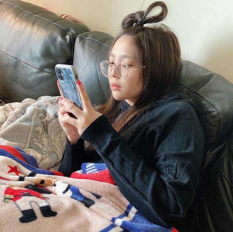 Thời gian dịch bệnh bùng phát mạnh, Norman phải ở trong nhà suốt thời gian dài. Trên trang cá nhân, cô chia sẻ rằng bản thân đang phải cố gắng vượt qua cảm giác khủng hoảng, bí bách thời đại dịch. Mỗi ngày, cô dành 3-5 tiếng để stream trò chuyện, giao lưu cùng khán giả. Việc được nói ra cảm xúc của mình cũng giúp cô phần nào giải tỏa căng thẳng.