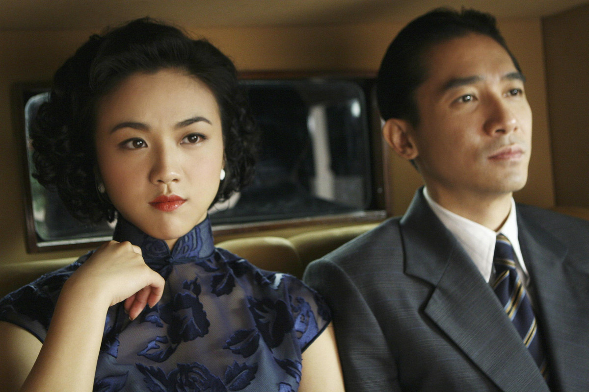 Thang Duy sinh năm 1979, gia nhập ngành giải trí từ năm 2004. Cô được biết đến nhiều với vai diễn Vương Giai Chi trong phim Sắc, Giới của đạo diễn Lý An. Tác phẩm giúp người đẹp giành được giải Nghệ sĩ mới xuất sắc tại giải Kim Mã năm 2007. Tuy nhiên, những cảnh quay làm tình trần trụi, bị công chúng ví như phim khiêu dâm trong Sắc, Giới khiến Thang Duy gặp họa. Năm 2008, cô bị cấm xuất hiện trên các phương tiện truyền thông tại Trung Quốc trong 2 năm. Đang ở thời kỳ đỉnh cao sự nghiệp, lệnh cấm vận hoạt động khiến Thang Duy đánh mất mọi thứ.