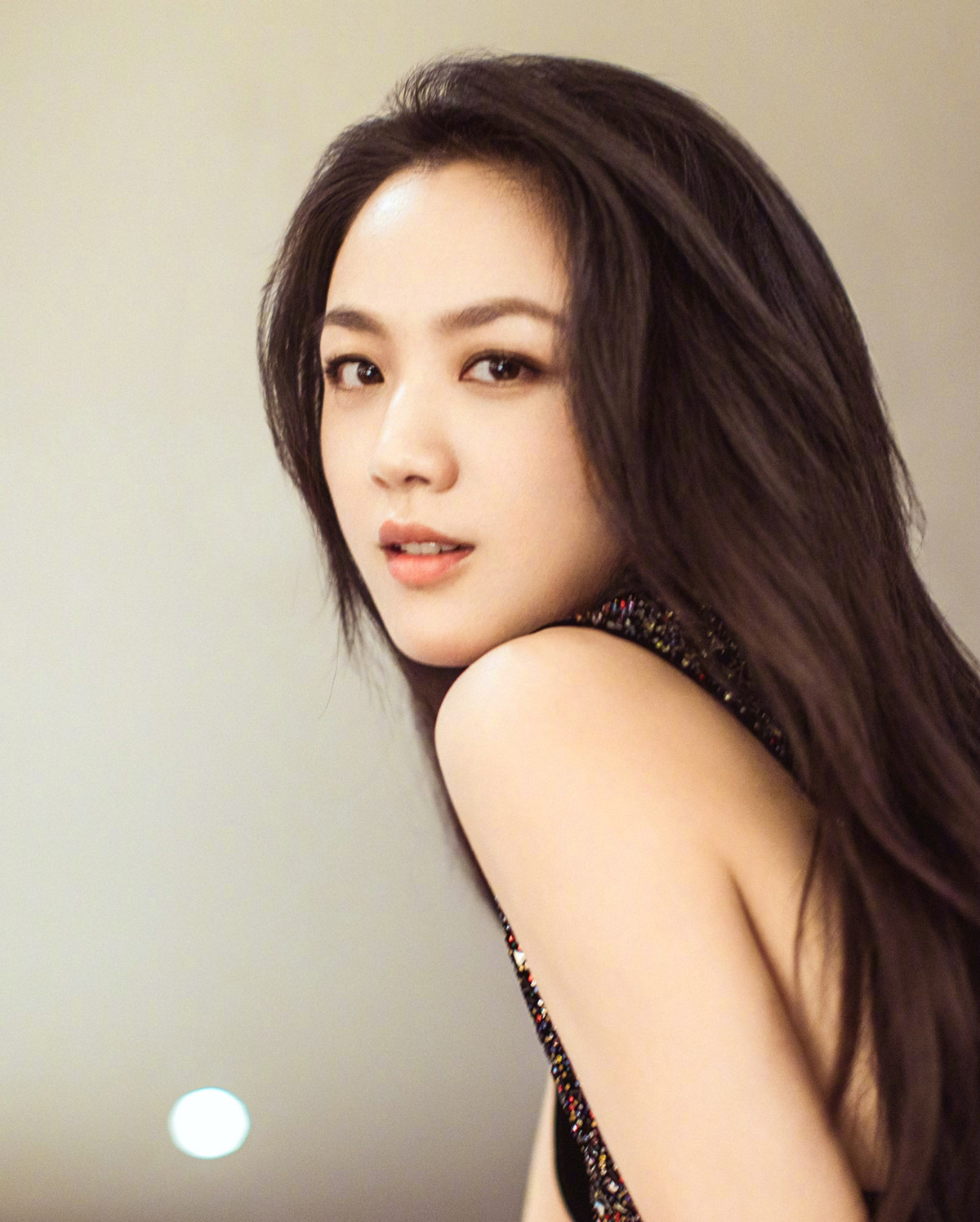 Đáng chú ý, tháng 10/2020, nữ diễn viên xác nhận tham gia đóng chính dự án Decision to Leave của đạo diễn Hàn Quốc Park Chan Wook. Ông là người chỉ đạo bộ phim Cô hầu gái (2016). Sina nhận xét Thang Duy đang có sự trở lại mạnh mẽ với các dự án nghệ thuật đáng trông đợi. Tờ báo đánh giá: "Một diễn viên nước ngoài như Thang Duy đảm nhận vai chính trong tác phẩm của đạo diễn lớn, chứng minh cô có năng lực diễn xuất hơn người, được công nhận ở thị trường quốc tế. Nếu làm tốt và gặp may mắn, tên tuổi của Thang Duy sẽ lần nữa tỏa sáng". Theo iFeng, Thu muộn của ông xã Kim Tae Young và giải thưởng Baeksang Arts Awards đang mở ra nhiều cơ hội mới cho người đẹp 42 tuổi tại thị trường Hàn Quốc.