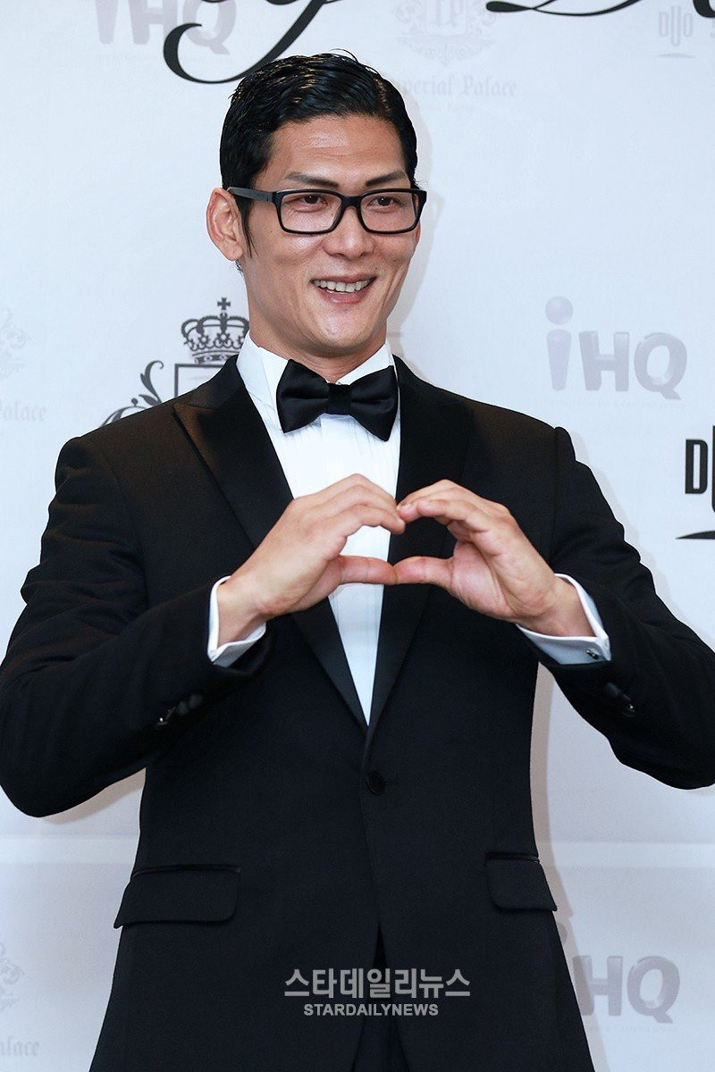 Nam ca si nhin doi, giam 23 kg trong 2 thang