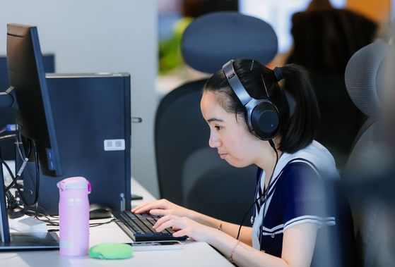 Nhung tinh nang giup nguoi khuyet tat tiep can cong nghe de hon-Hinh-2