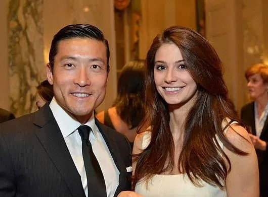 Hoa hau nguoi My bi chong to la gai goi